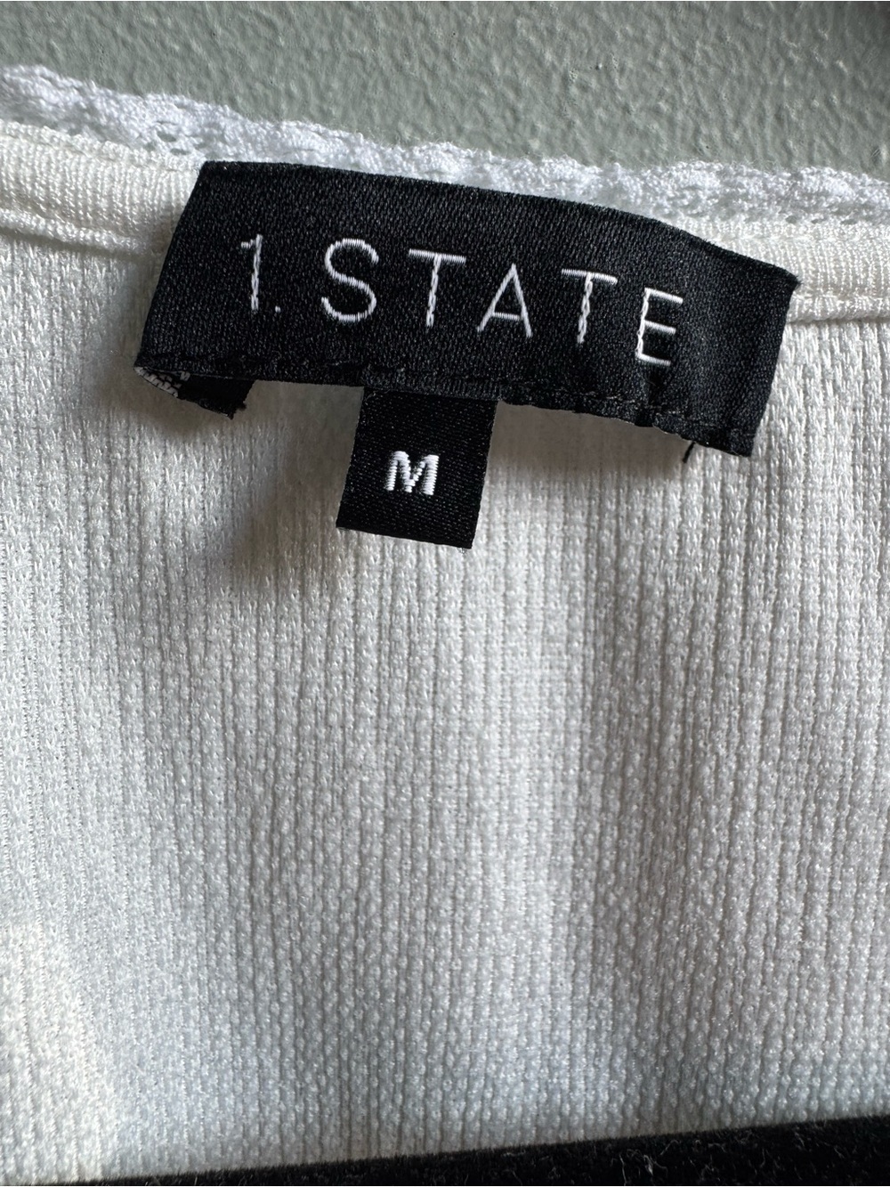 1.STATE White V-Neck Surplice Smocked Waist Top Size M - Picture 4 of 4